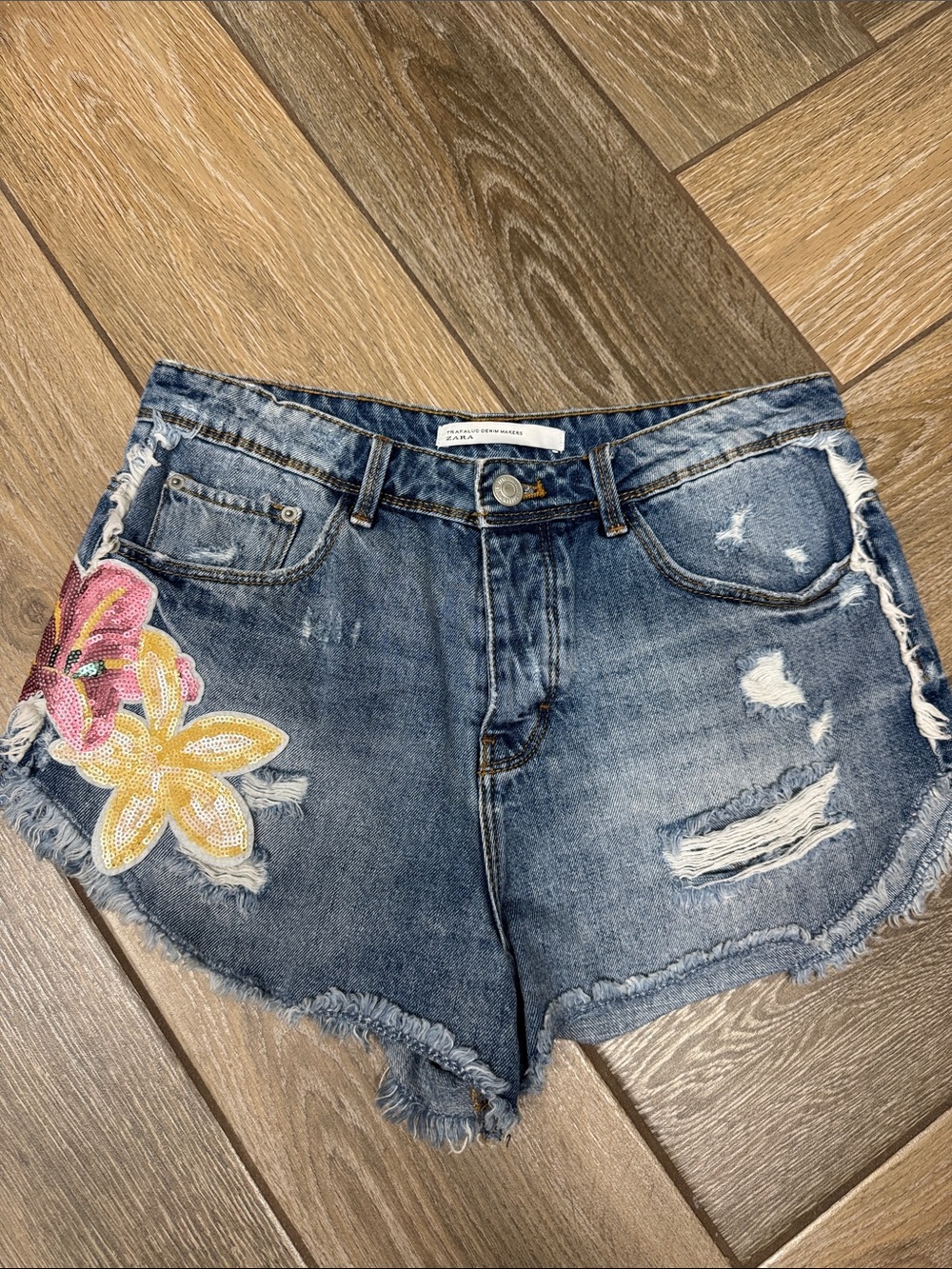 Zara denim shorts with sequin flower detail - Picture 5 of 7
